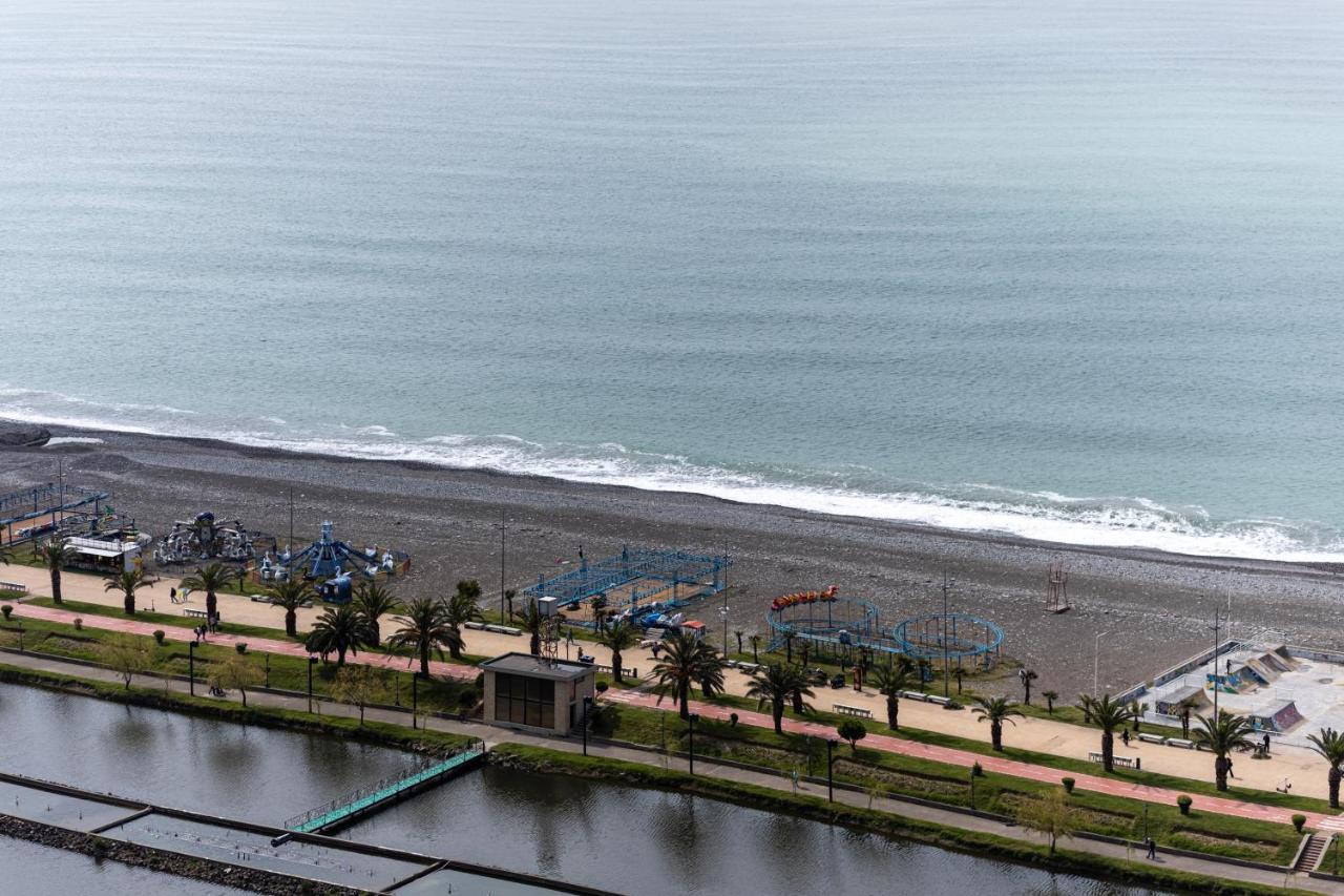 Sea Breeze In Batumi Apartment Exterior photo