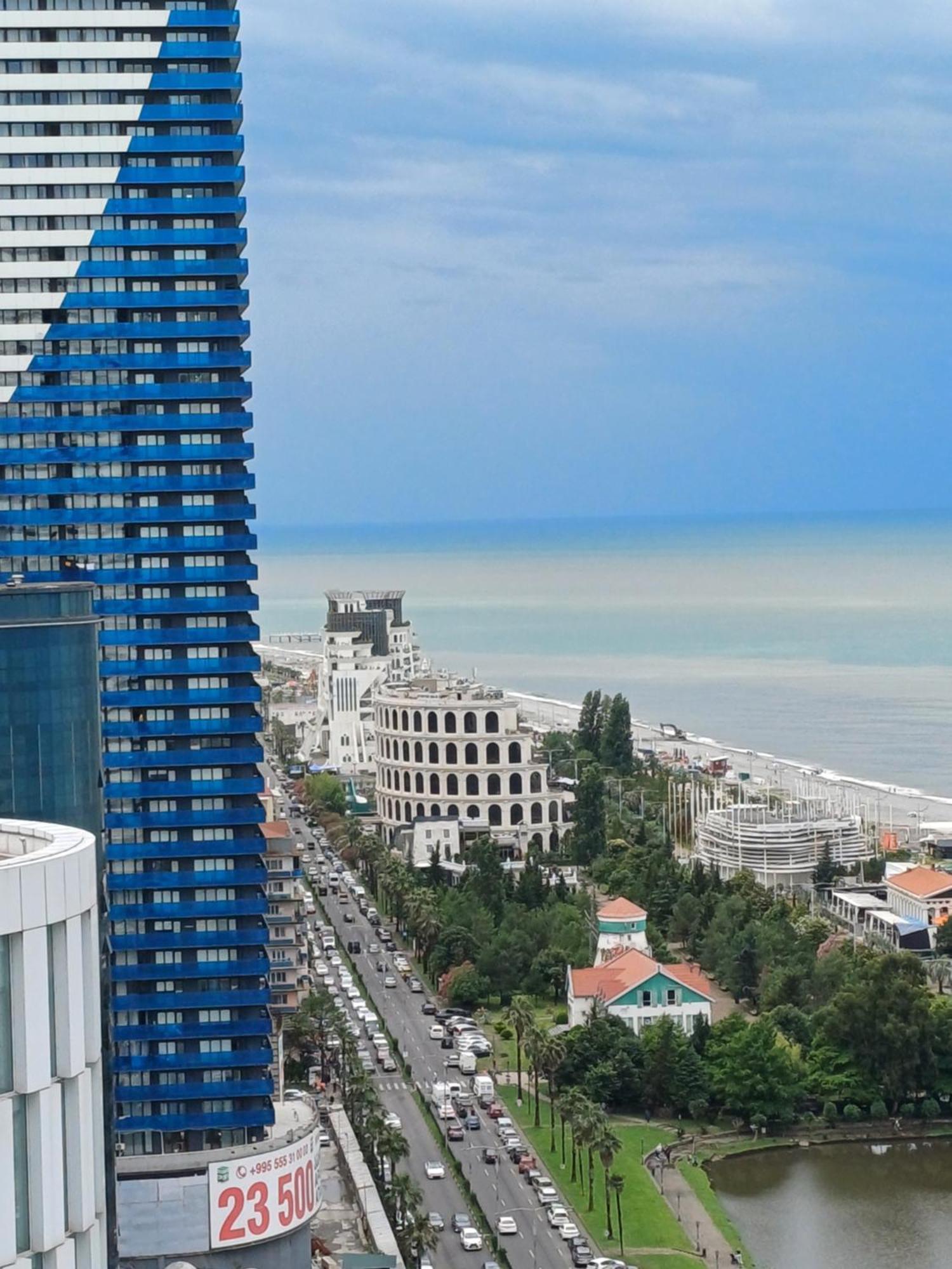 Sea Breeze In Batumi Apartment Exterior photo